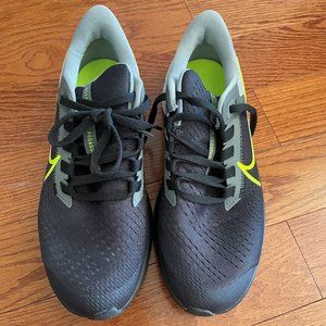 Nike Boys Air Zoom Pegasus Sneakers